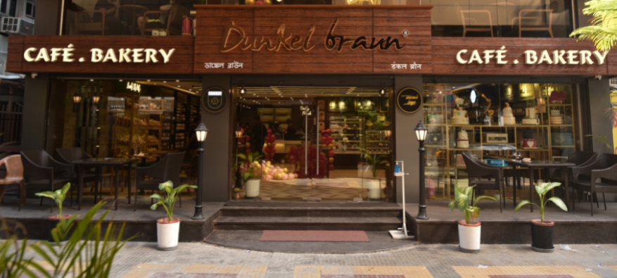 banner02 Most Popular Kolkata Cafe & Largest bakery - Dunkel braun