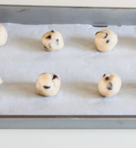 with the eggless cookies recipe take out small balls