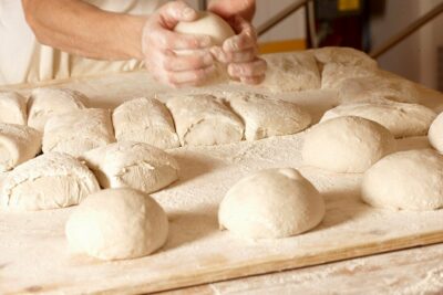 Divide the phyllo dough into small balls